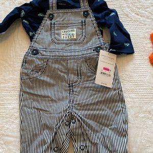 1 overall w/long sleeve shirt. A set of 5 onesies